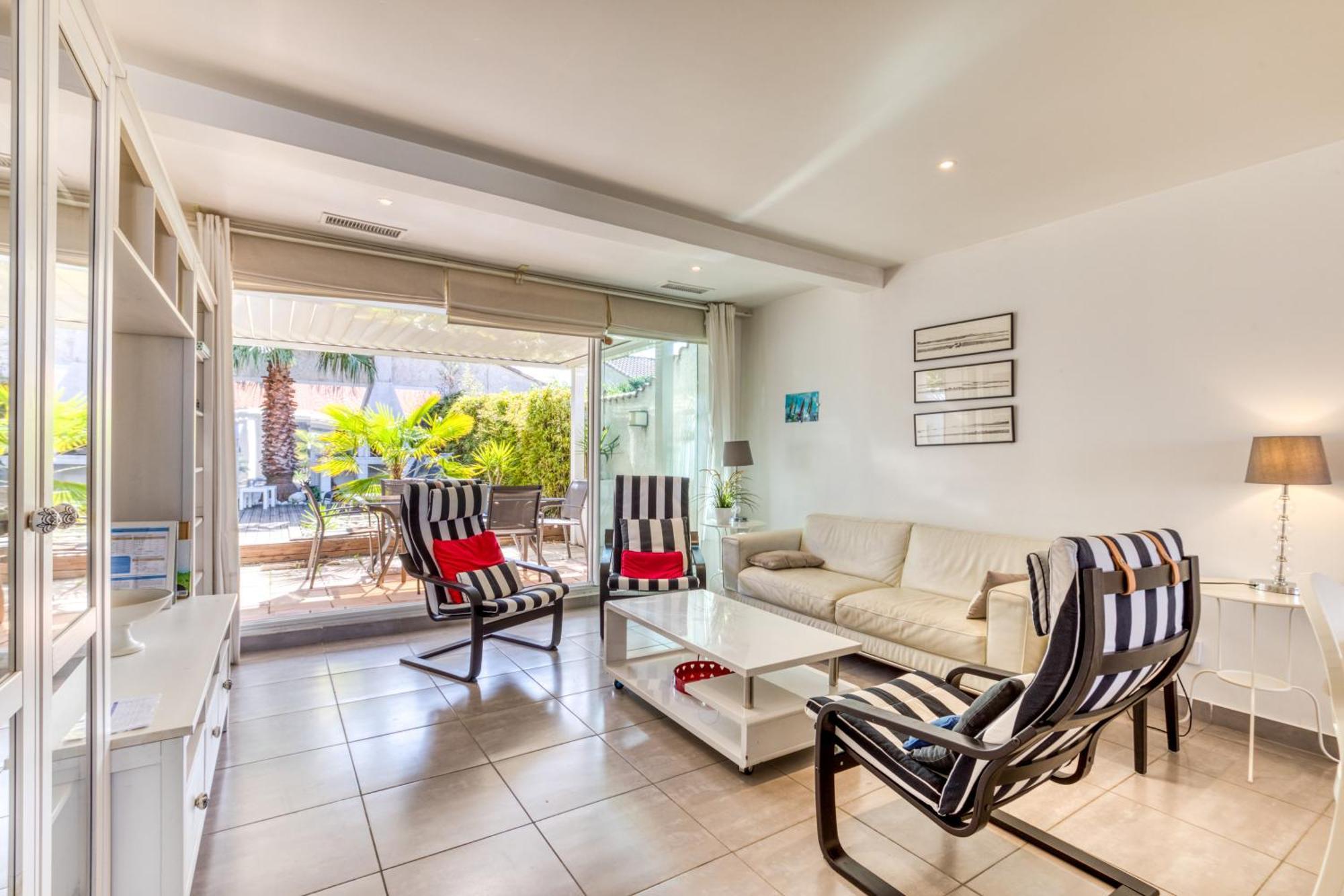 Les Palmiers Holiday home